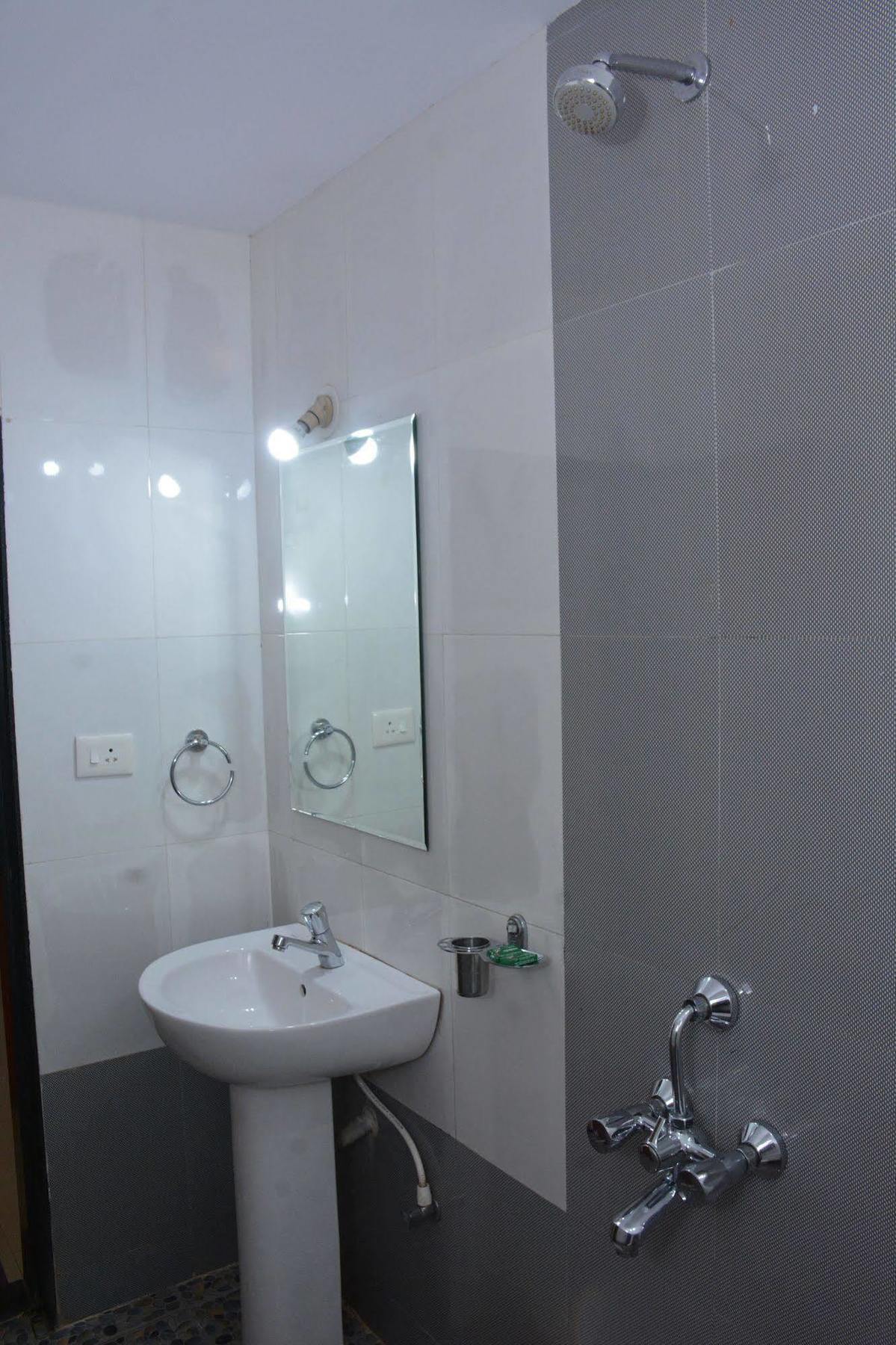 Rbr Suites Калангут Экстерьер фото
